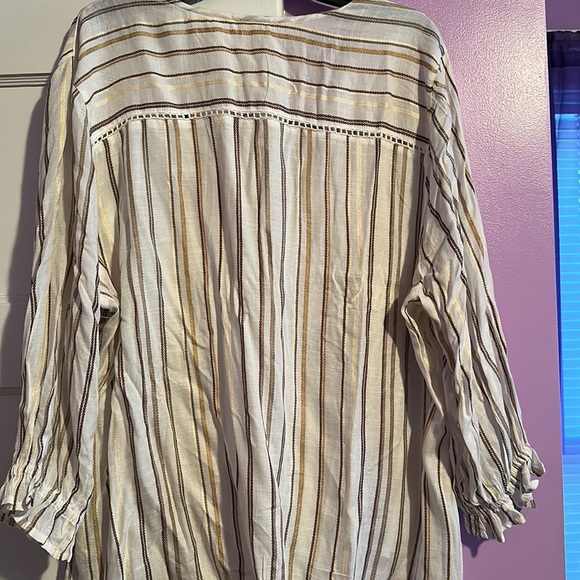 Cream. Brown and gold shirt - Picture 3 of 4